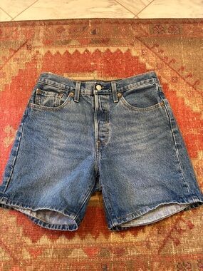 Levi's 501 mid thigh shorts size 27